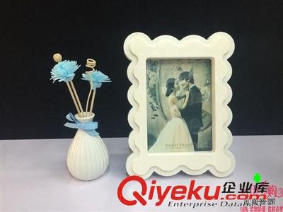 相框、相册 工艺品批发 7寸塑料相框 横竖混款 简约典雅 十元店货源-义乌市珀聪电子商务商行提供相框、相册 工艺品批发 7寸塑料相框 横竖混款 简约典雅 十元店货源的相关介绍、产品、服务、图片、价格义乌市珀聪电子商务商行、手表、闹钟;服饰配件、饰品;玩具;五金家电;日用百货;工艺品、礼品;杯子;彩妆;香水;相框;收纳用品;钥匙扣;打火机;车挂;太阳镜